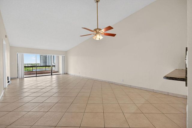 1030 Us Highway 1 413, North Palm Beach, FL 33408