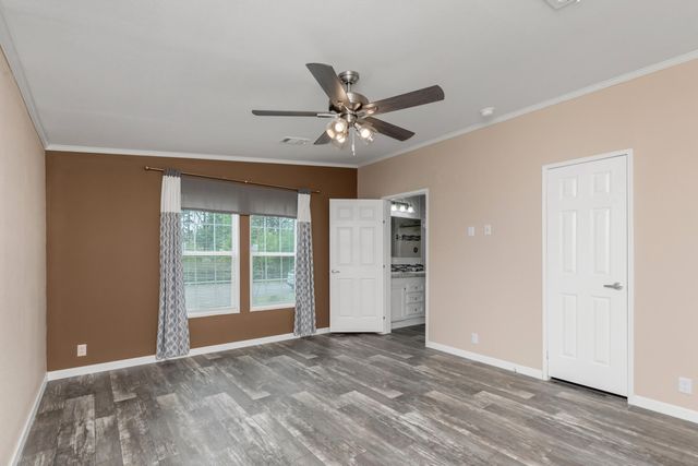 910 N Lloyd Street, Crestview, FL 32536