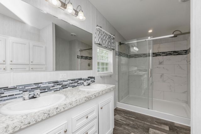 910 N Lloyd Street, Crestview, FL 32536