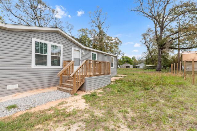 910 N Lloyd Street, Crestview, FL 32536