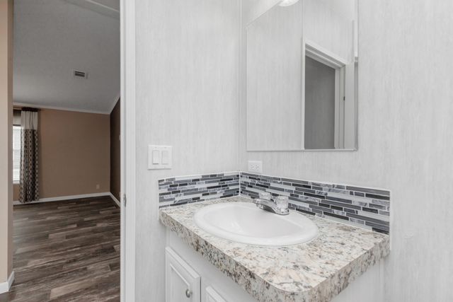 910 N Lloyd Street, Crestview, FL 32536