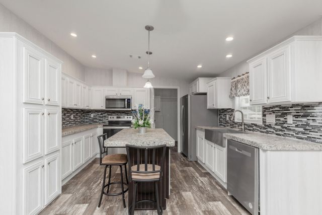 910 N Lloyd Street, Crestview, FL 32536