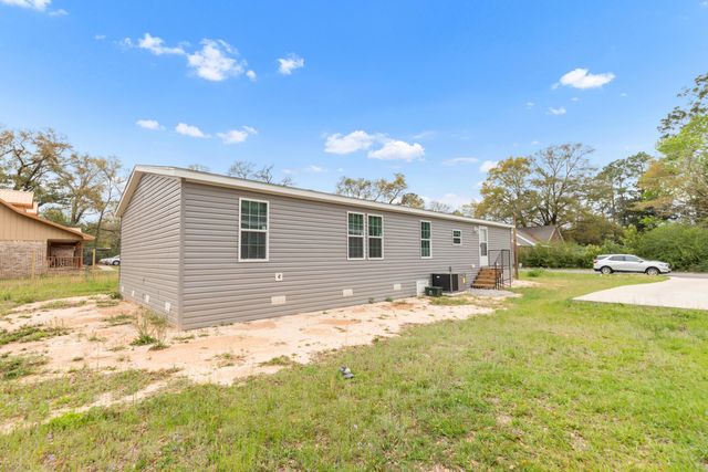 910 N Lloyd Street, Crestview, FL 32536