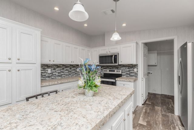 910 N Lloyd Street, Crestview, FL 32536