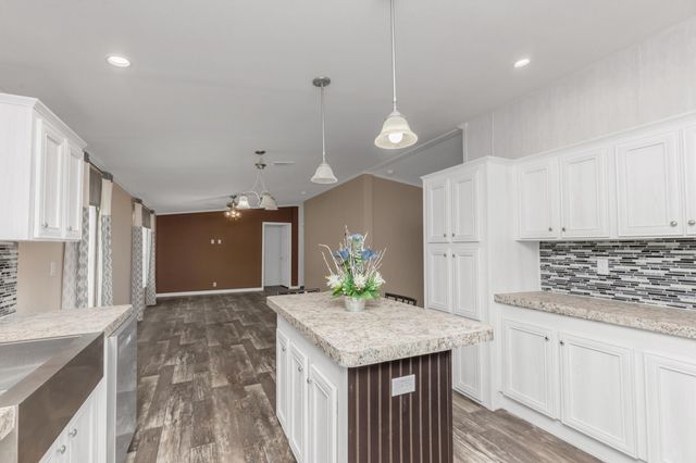 910 N Lloyd Street, Crestview, FL 32536