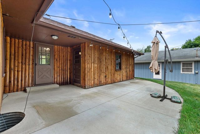 1116 E Racine AVENUE, Waukesha, WI 53186