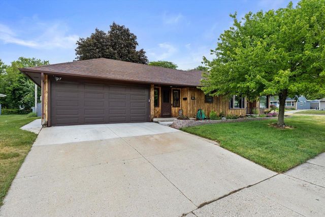 1116 E Racine AVENUE, Waukesha, WI 53186