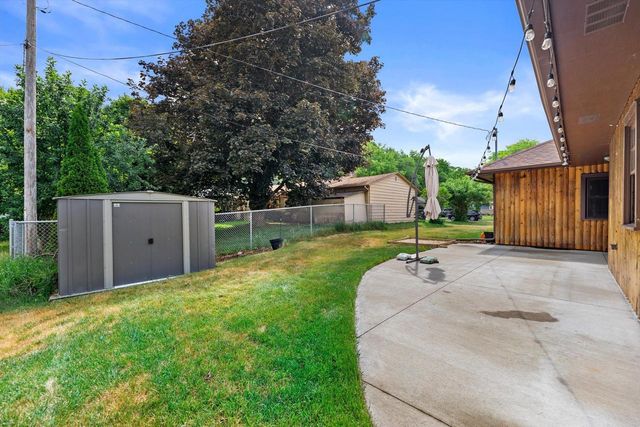 1116 E Racine AVENUE, Waukesha, WI 53186