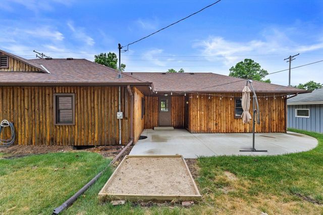 1116 E Racine AVENUE, Waukesha, WI 53186