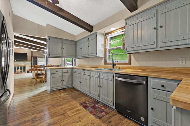 1116 E Racine AVENUE, Waukesha, WI 53186