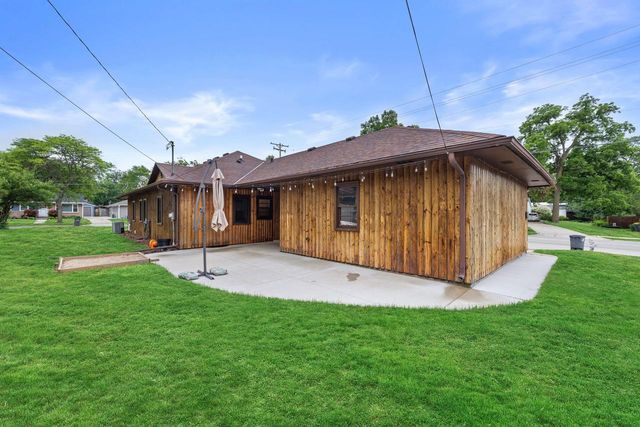 1116 E Racine AVENUE, Waukesha, WI 53186