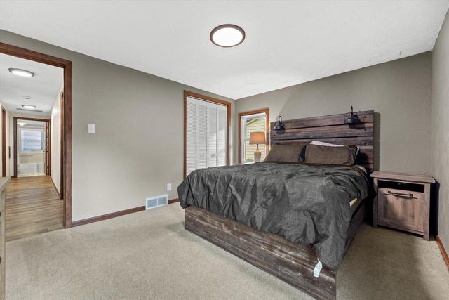 1116 E Racine AVENUE, Waukesha, WI 53186
