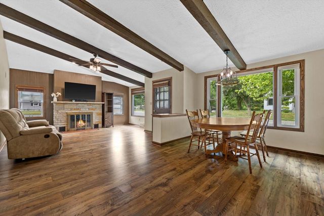 1116 E Racine AVENUE, Waukesha, WI 53186