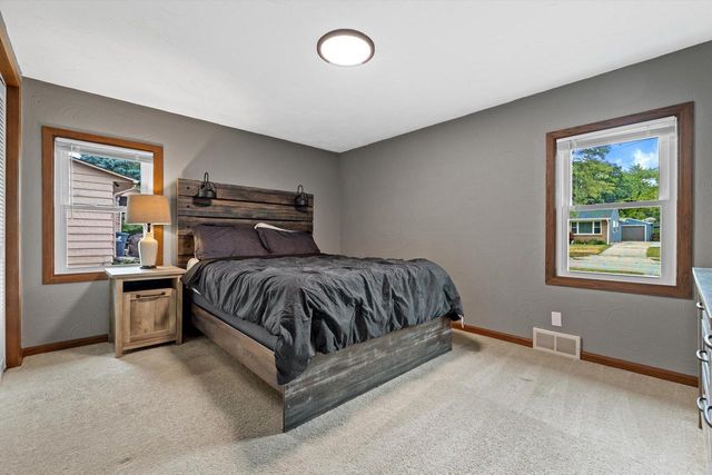 1116 E Racine AVENUE, Waukesha, WI 53186