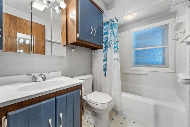 1116 E Racine AVENUE, Waukesha, WI 53186