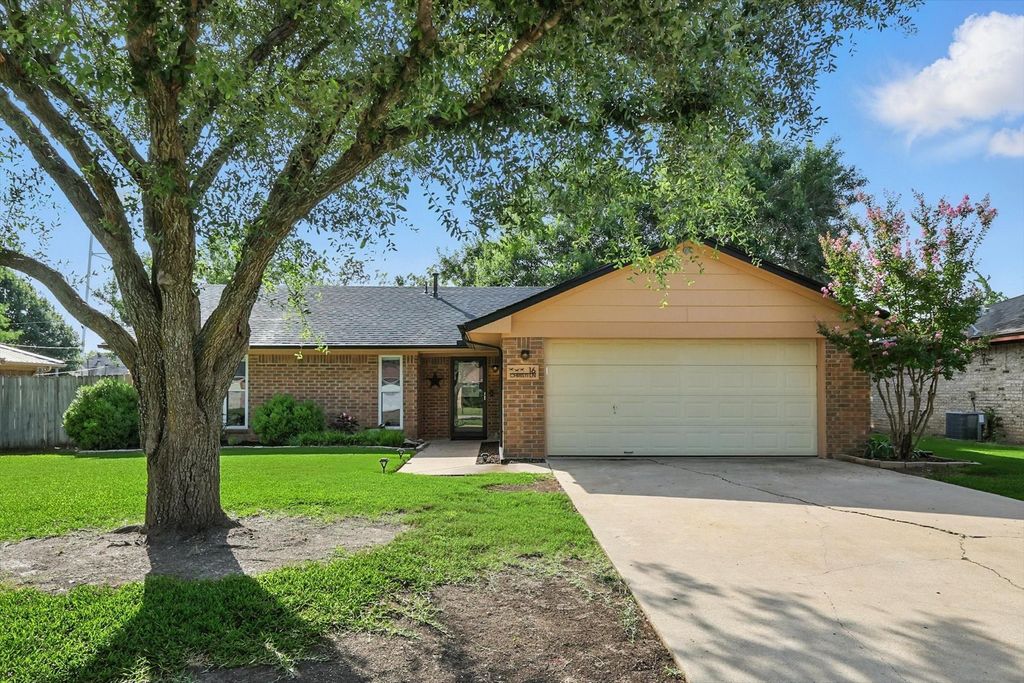 16 Christi Lane, Krum, TX 76249