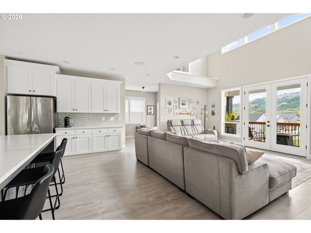 128 E TAYLOR Dr, Newberg, OR 97132