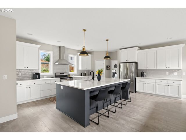 128 E TAYLOR Dr, Newberg, OR 97132