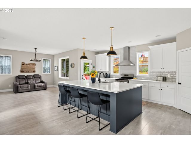 128 E TAYLOR Dr, Newberg, OR 97132