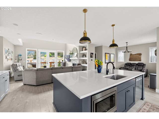 128 E TAYLOR Dr, Newberg, OR 97132