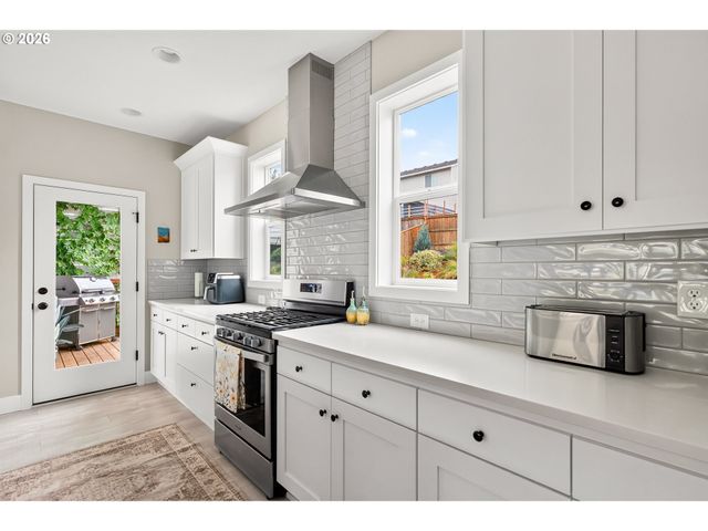 128 E TAYLOR Dr, Newberg, OR 97132