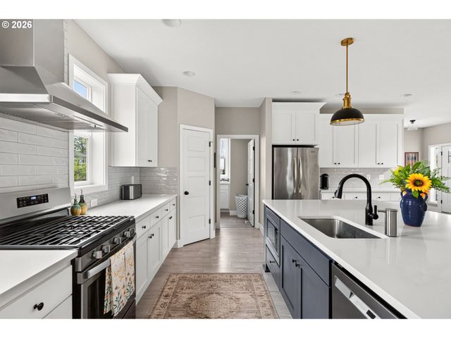 128 E TAYLOR Dr, Newberg, OR 97132