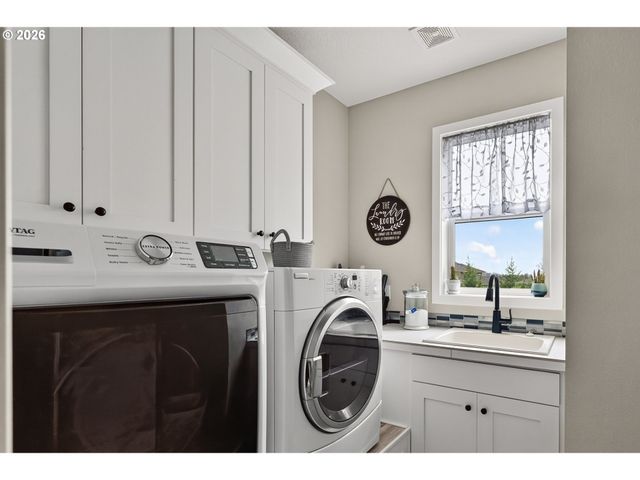 128 E TAYLOR Dr, Newberg, OR 97132