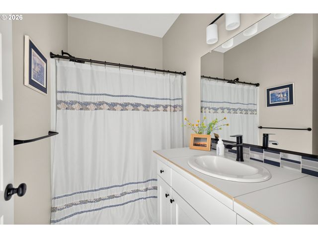128 E TAYLOR Dr, Newberg, OR 97132