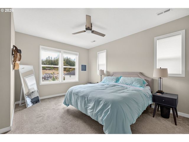 128 E TAYLOR Dr, Newberg, OR 97132