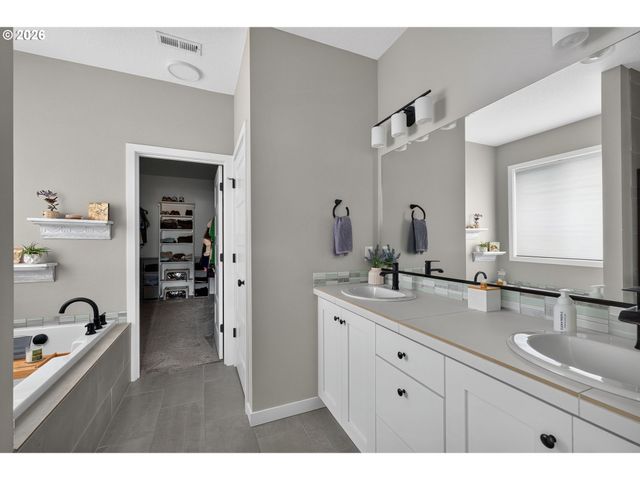 128 E TAYLOR Dr, Newberg, OR 97132