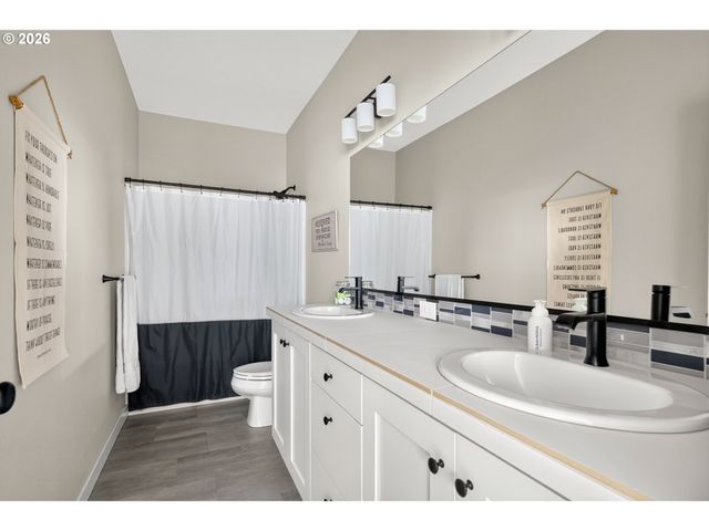 128 E TAYLOR Dr, Newberg, OR 97132