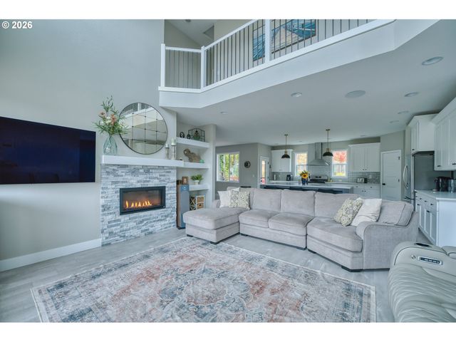 128 E TAYLOR Dr, Newberg, OR 97132