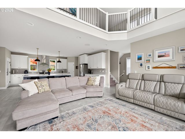 128 E TAYLOR Dr, Newberg, OR 97132