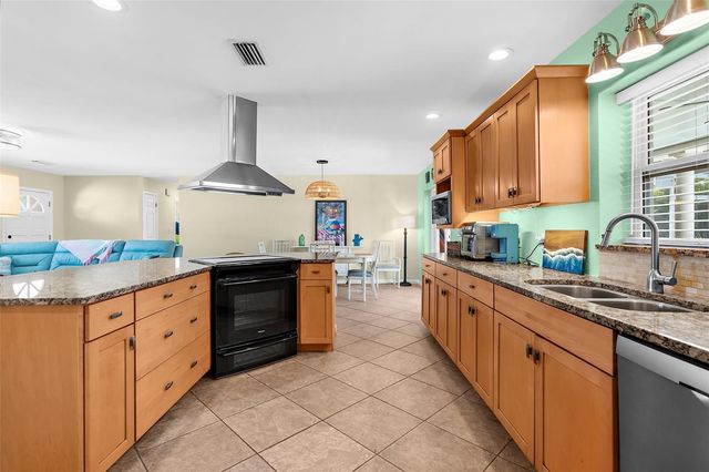 201 CAVALLINI DRIVE, Nokomis, FL 34275