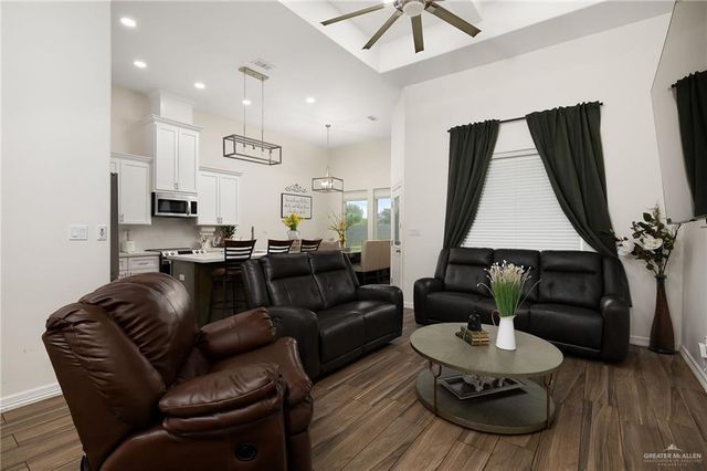 903 Thomas Lane, Alamo, TX 78516