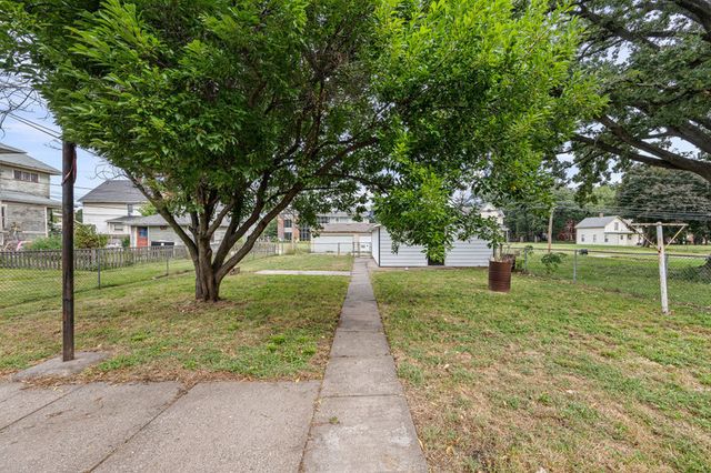 618 W 17th Street, Davenport, IA 52803