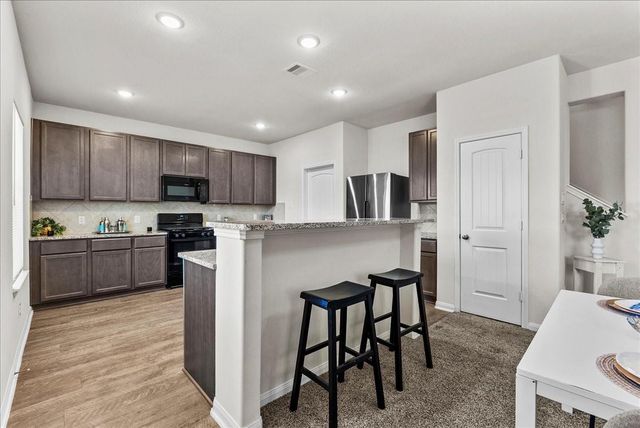 6738 Blimp Base Road, Hitchcock, TX 77563