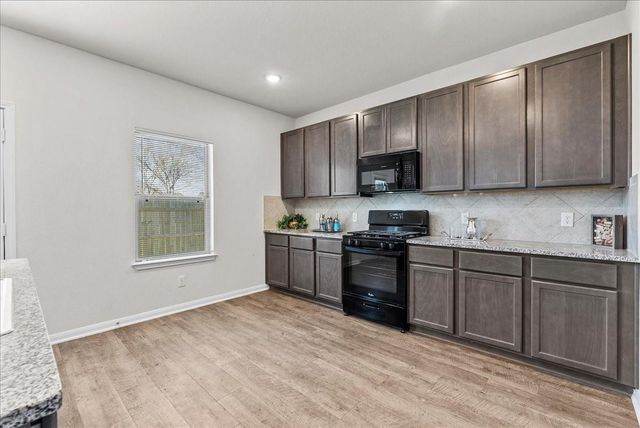 6738 Blimp Base Road, Hitchcock, TX 77563