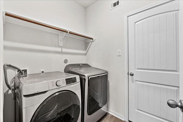 6738 Blimp Base Road, Hitchcock, TX 77563