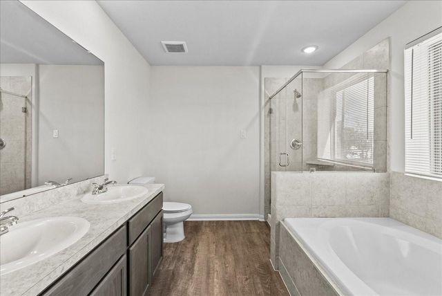 6738 Blimp Base Road, Hitchcock, TX 77563