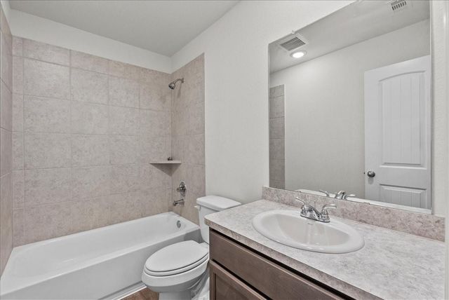 6738 Blimp Base Road, Hitchcock, TX 77563