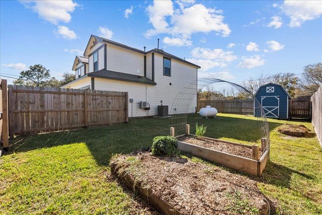 6738 Blimp Base Road, Hitchcock, TX 77563