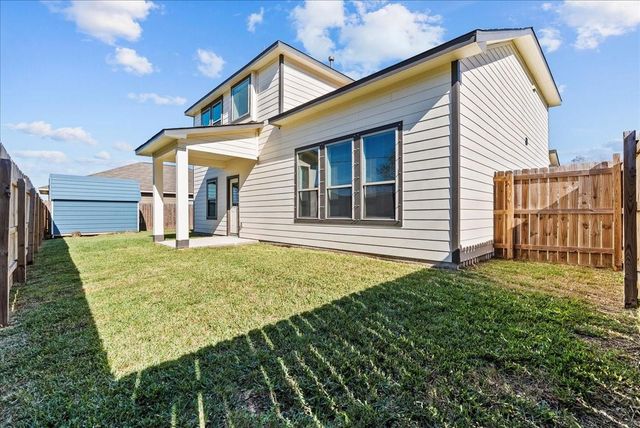 6738 Blimp Base Road, Hitchcock, TX 77563