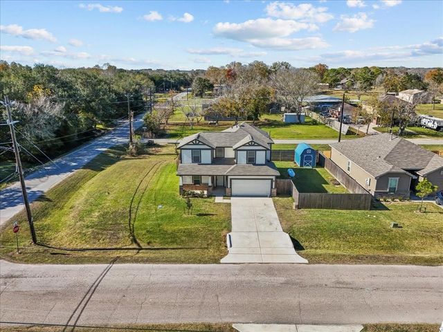 6738 Blimp Base Road, Hitchcock, TX 77563