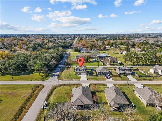 6738 Blimp Base Road, Hitchcock, TX 77563