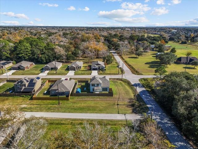 6738 Blimp Base Road, Hitchcock, TX 77563