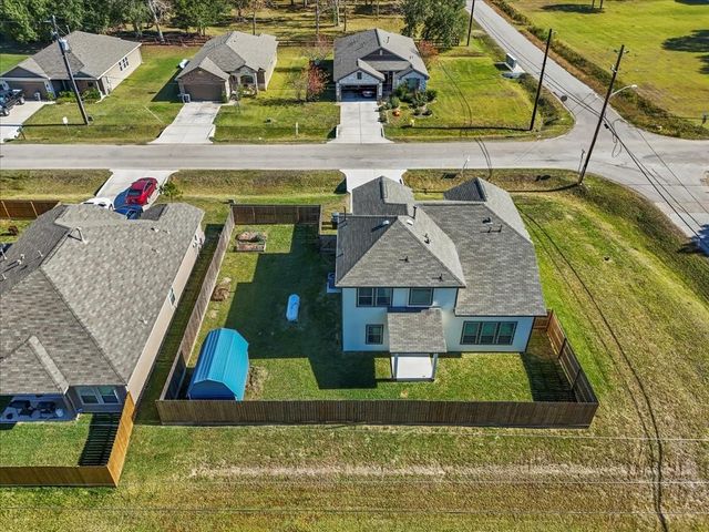 6738 Blimp Base Road, Hitchcock, TX 77563