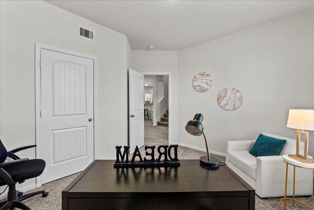 6738 Blimp Base Road, Hitchcock, TX 77563