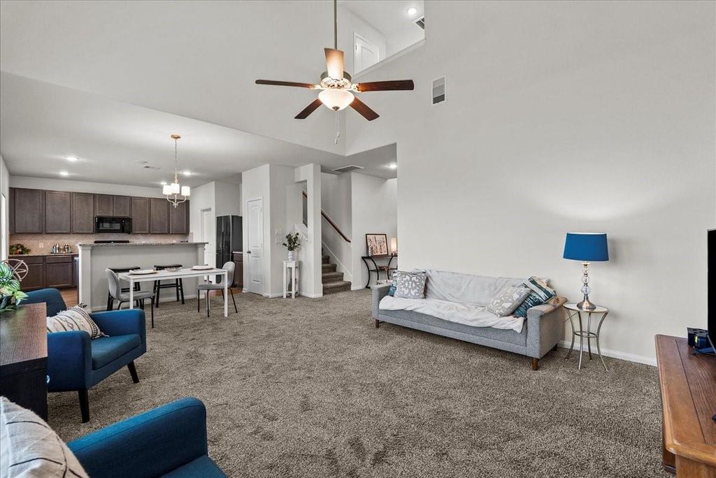 6738 Blimp Base Road, Hitchcock, TX 77563