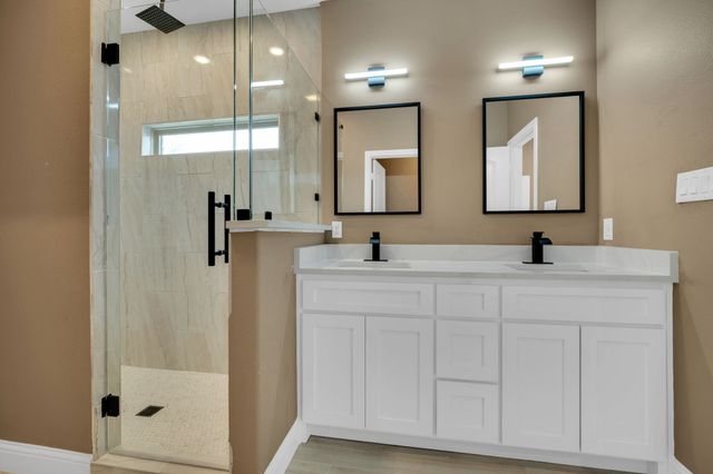 203 W Denton Street, Palmer, TX 75152